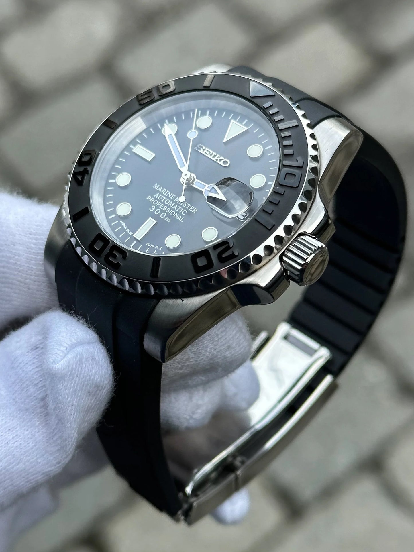 Seiko Marine Master Mod ‘Black Dial/Rubber Strap’ 40