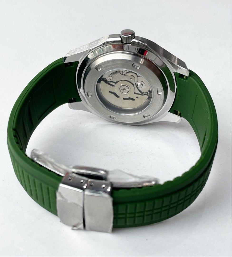 ‘Dark Green’ Seiko Aquanaut 40