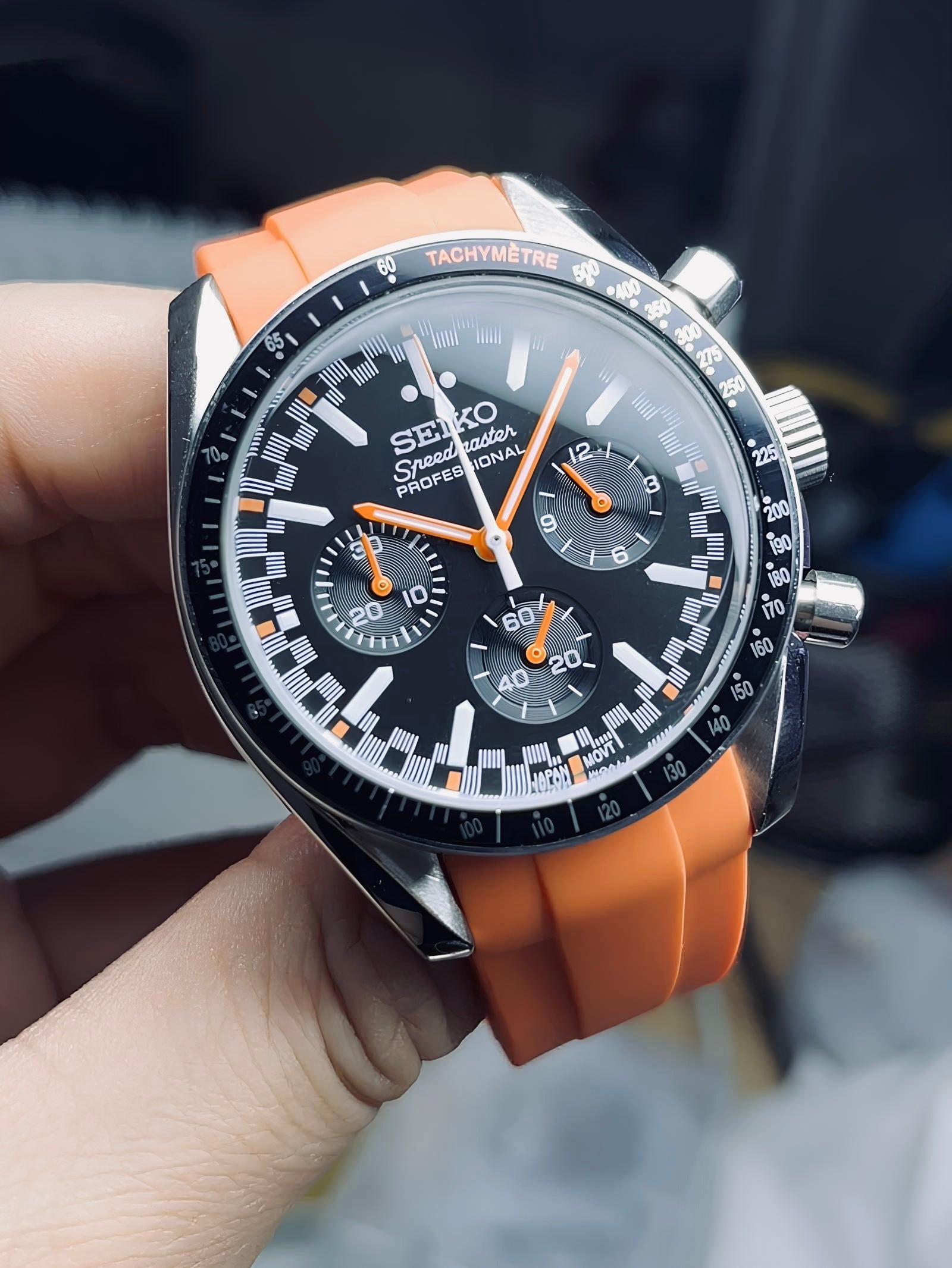エアロ・ザ・マス０１　ビデオ Seiko Speedmaster Homage Watch – Black/Orange Dial, Rubber Strap