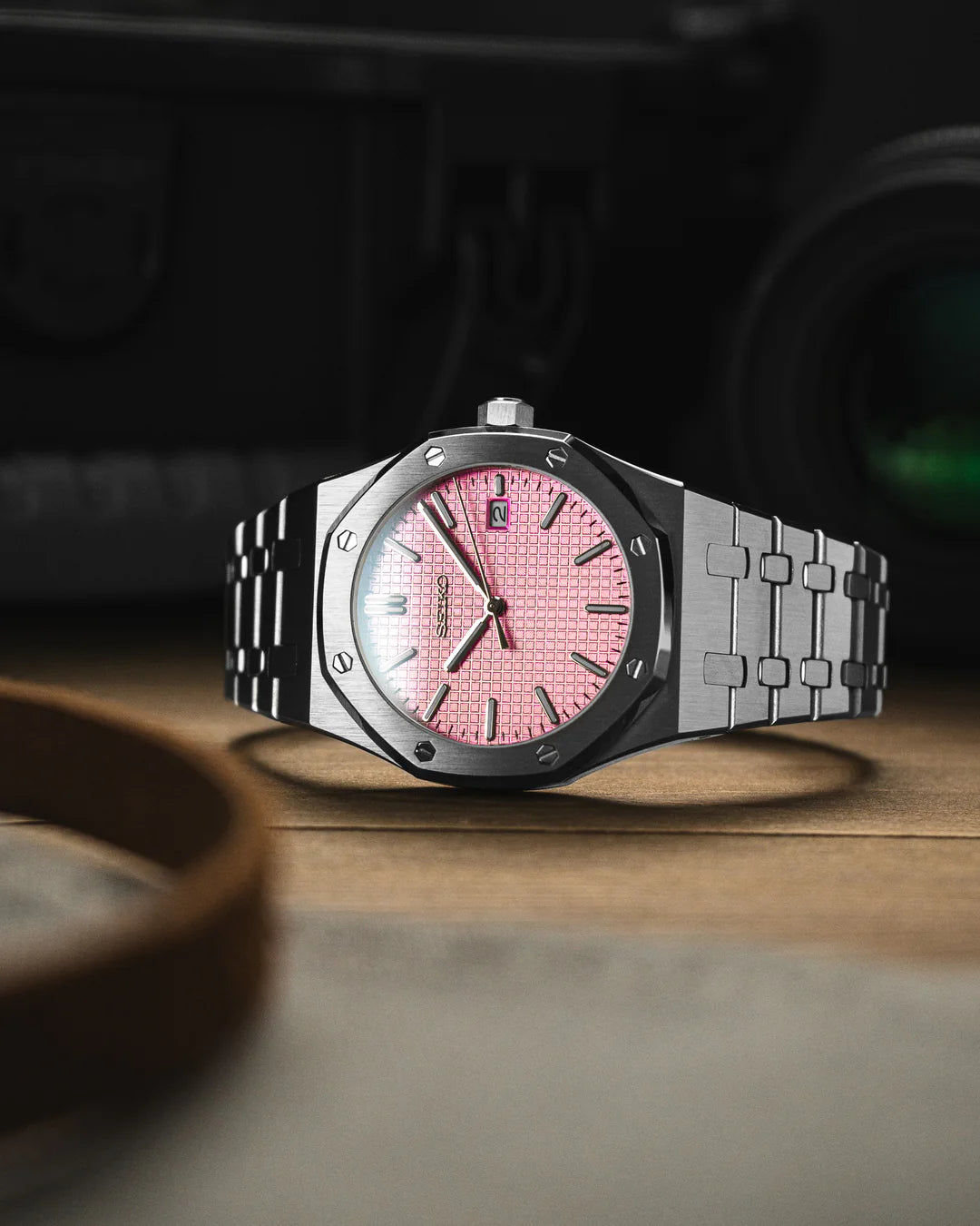Seiko Royal Oak Mod 'Pink Dial' 41 – NH35 Mod Watch Shop Seiko Royal Oak Mod 'Pink Dial' 41 – NH35 Mod Watch Shop