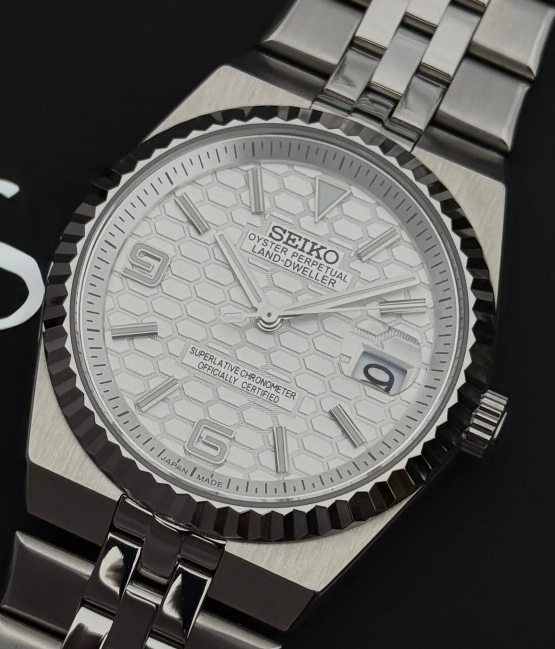 Seiko Land-dweller mod ‘Silver Honeycomb Dial’ 39
