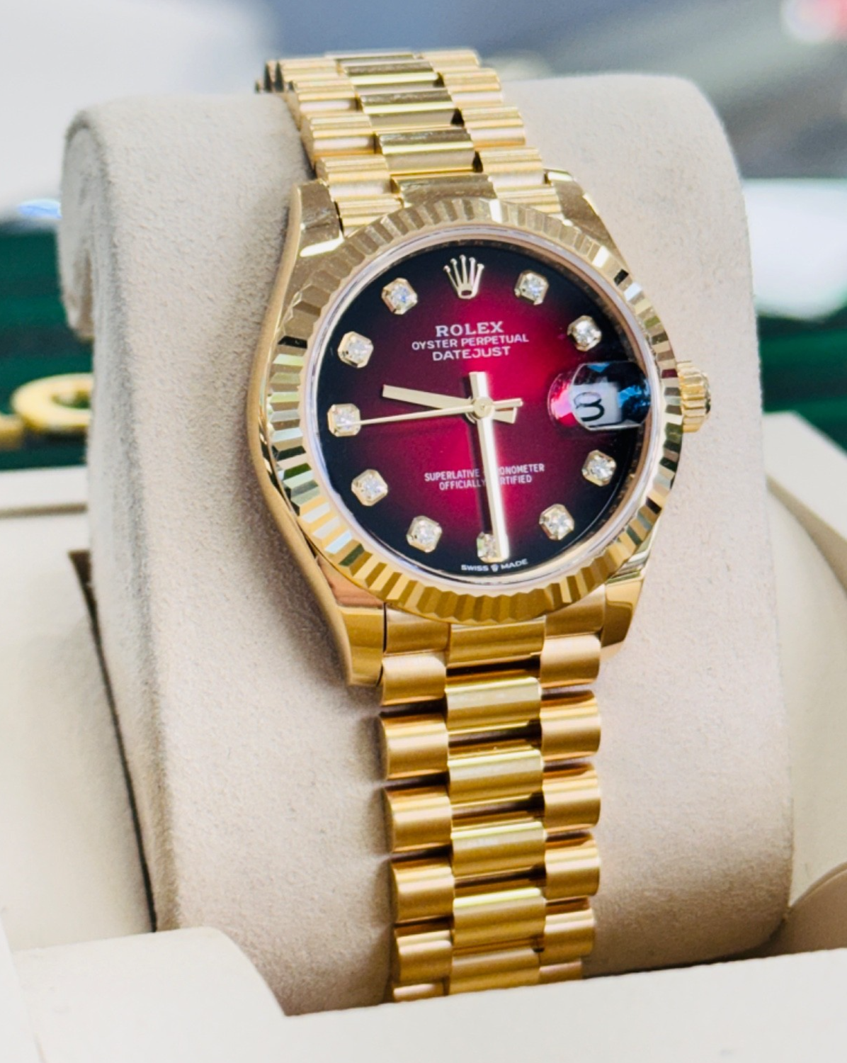 Cust R Date-just Red Diamond Dial 31mm