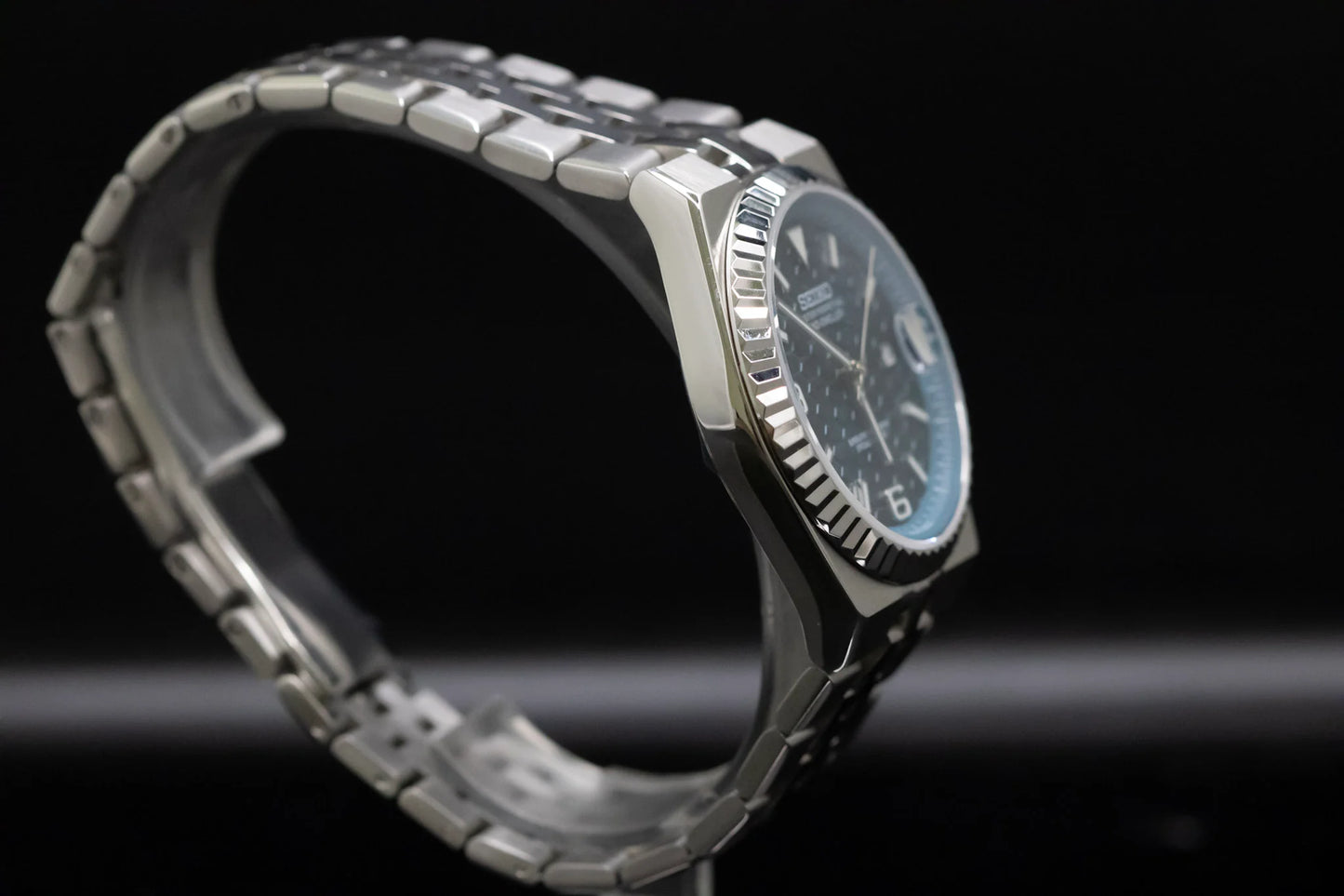 Seiko Land-Dweller Mod ‘Navy Blue Honeycomb Dial’ 39mm