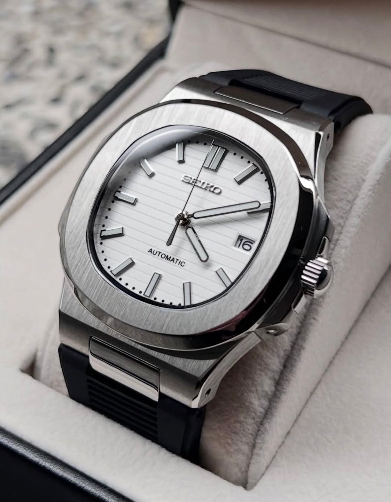 Seiko Nautilus Mod ‘White Dial/Rubber Strap’ 40