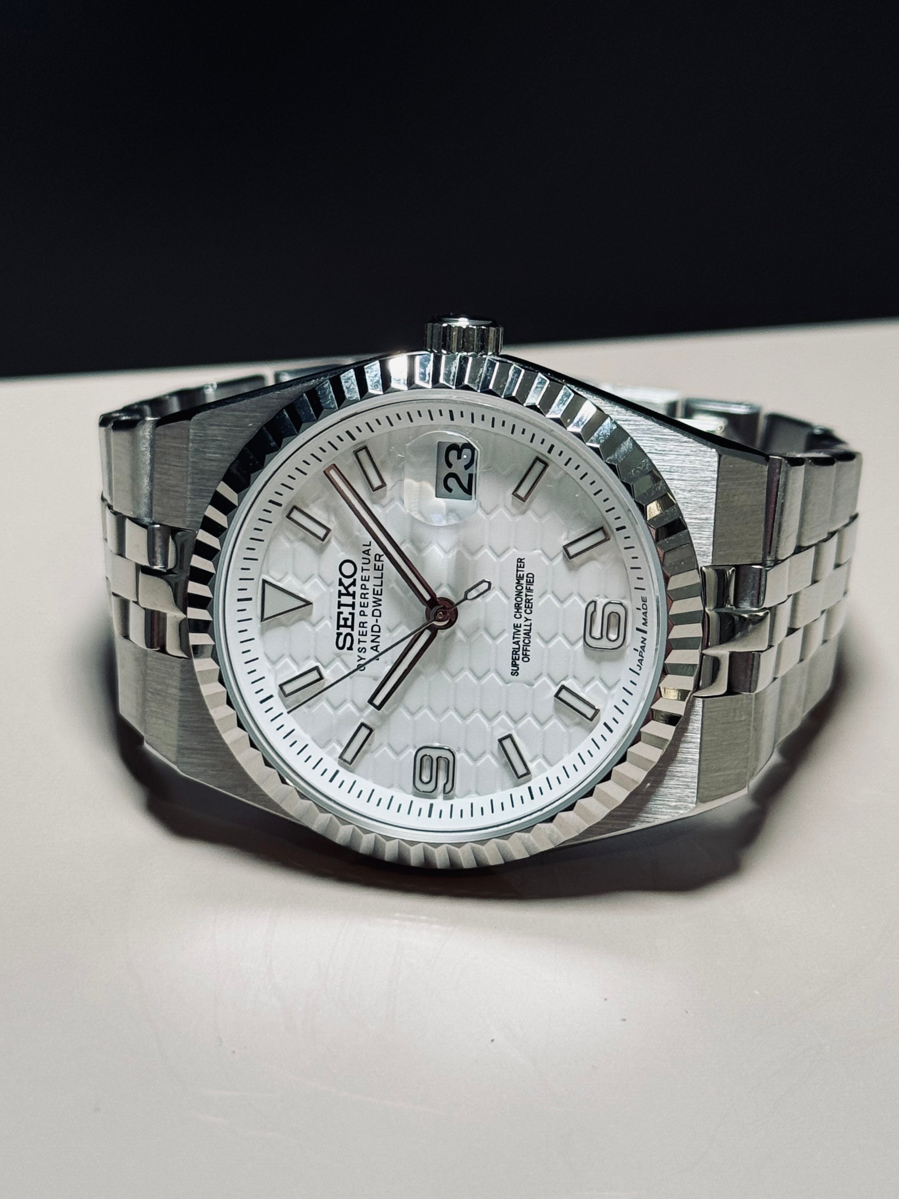 Seiko 'Land- Dweller' White Honeycomb Dial Mod 36/40 – NH35 Mod