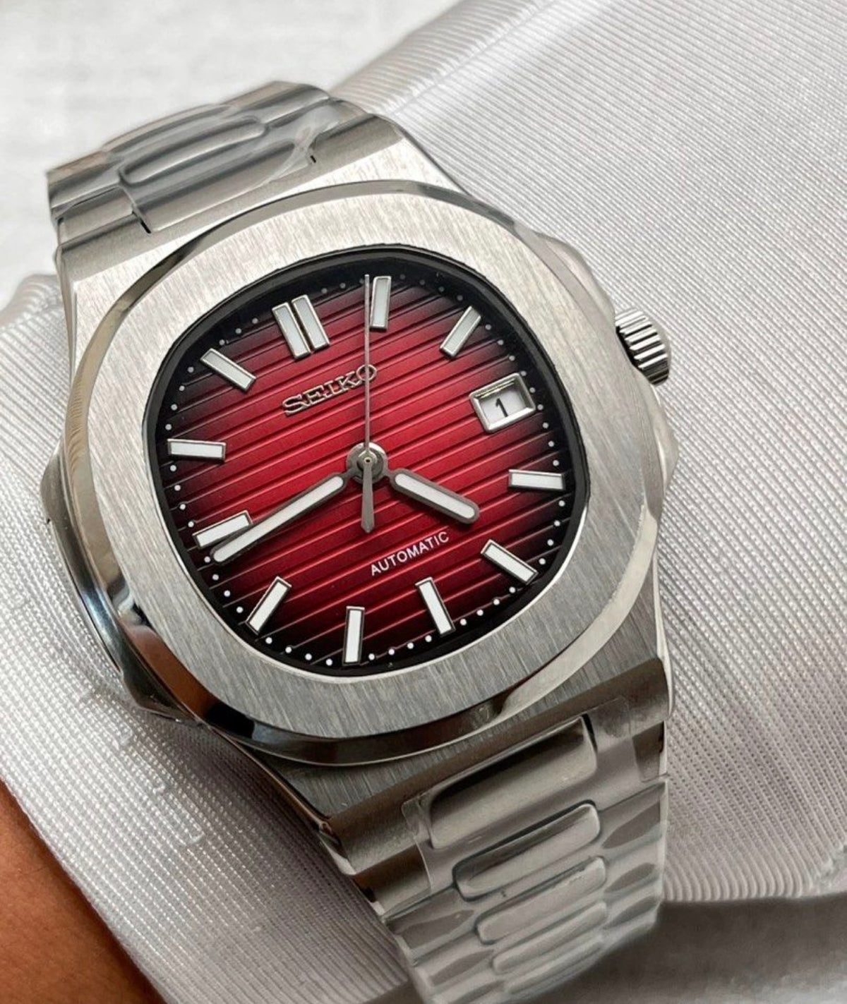 Seiko Nautilus Mod ‘Red Dial’ 40