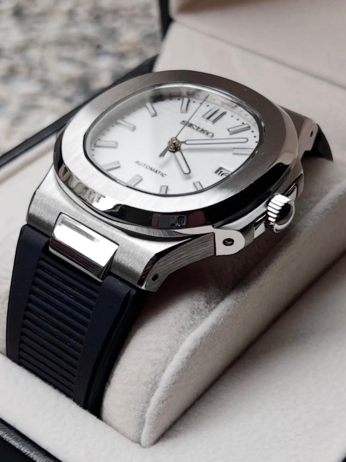 Seiko Nautilus Mod ‘White Dial/Rubber Strap’ 40