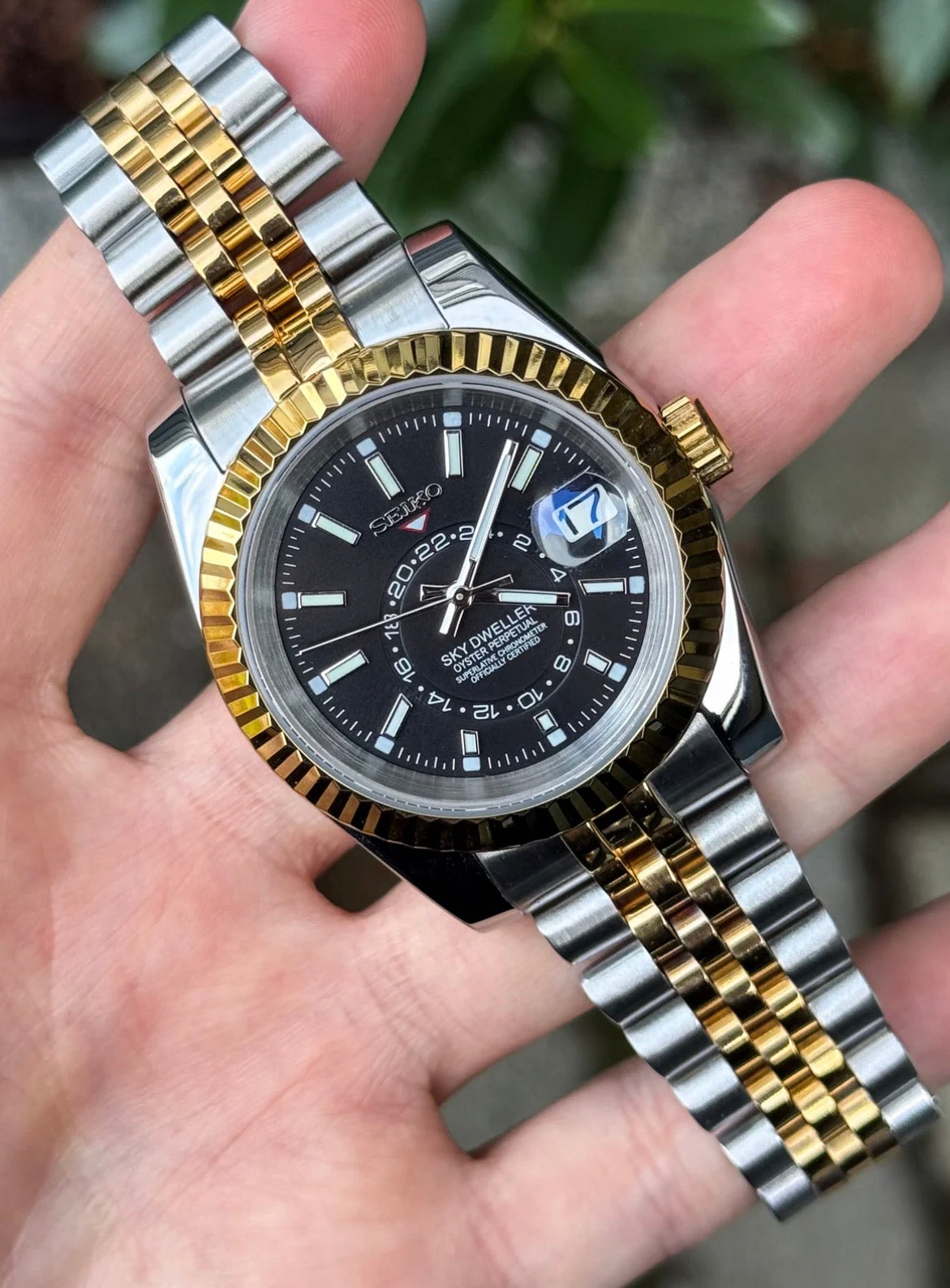 Seiko Sky- Dweller Mod ‘Gold Two-tone/ Black Dial’ 40 (Jubilee)