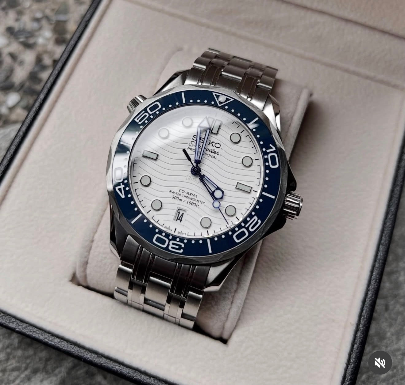 Seiko Seamaster Mod ‘Navy Blue Bezel/White Dial’ 42