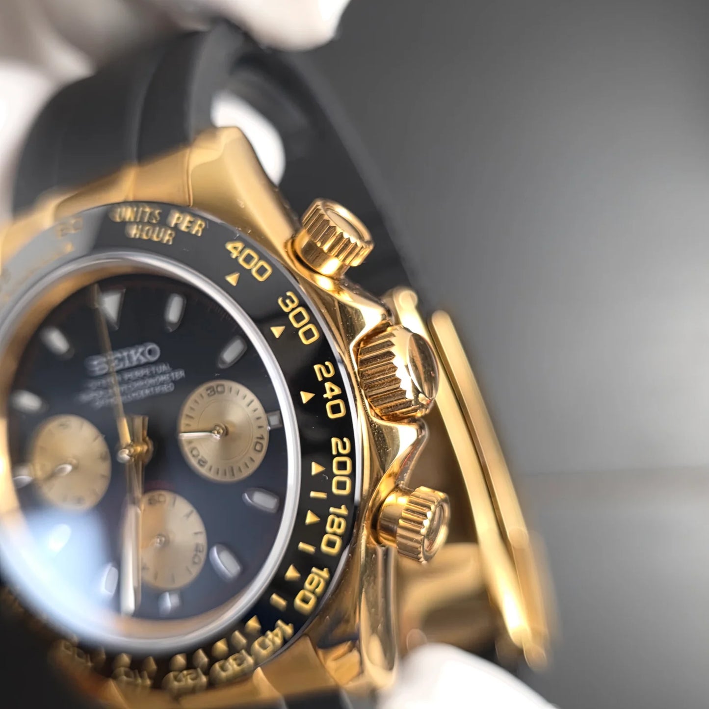 Seiko Daytona Mod Oyster-flex ‘Black Dial Gold Sub-dials’ 40