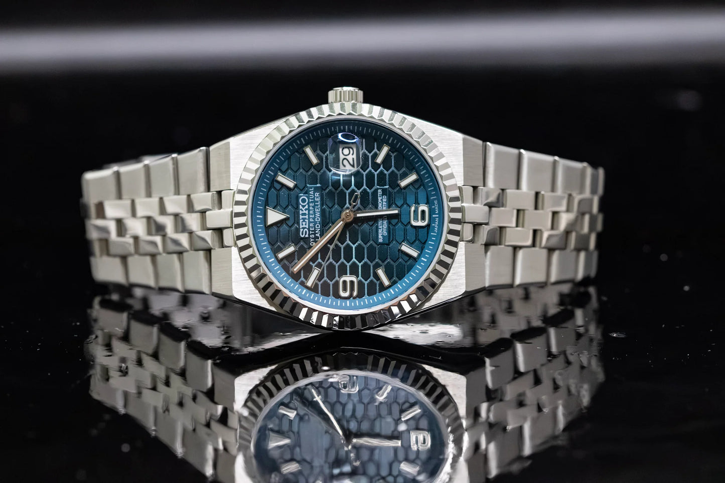 Seiko Land-Dweller Mod ‘Navy Blue Honeycomb Dial’ 39mm