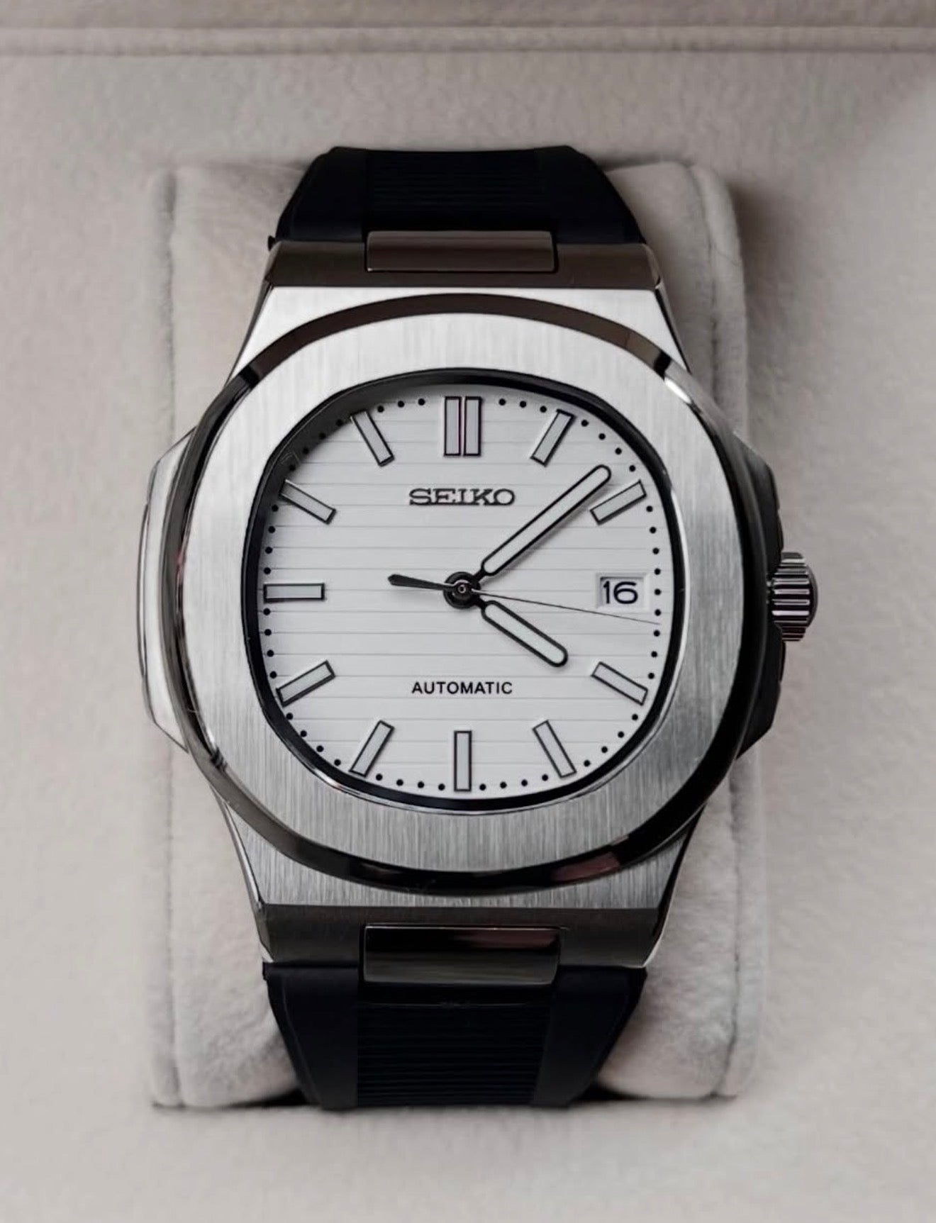 Seiko Nautilus Mod ‘White Dial/Rubber Strap’ 40
