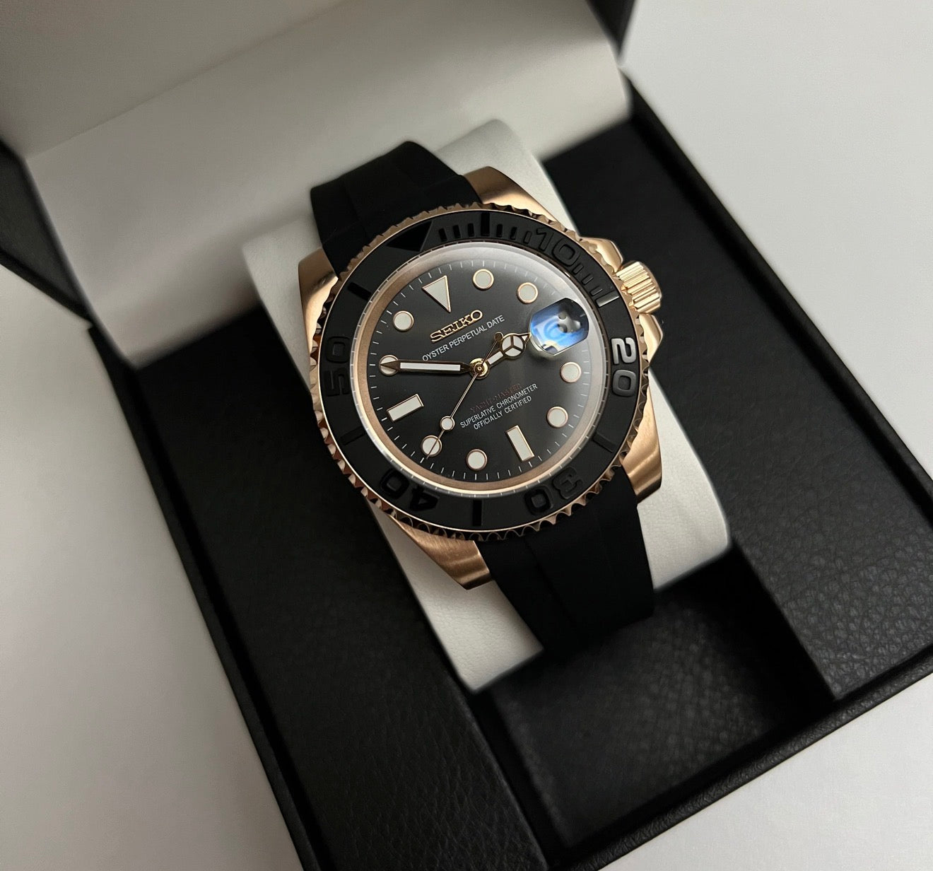 Seiko Yachtmaster Homage Watch – Rose Gold, Black Dial, Rubber