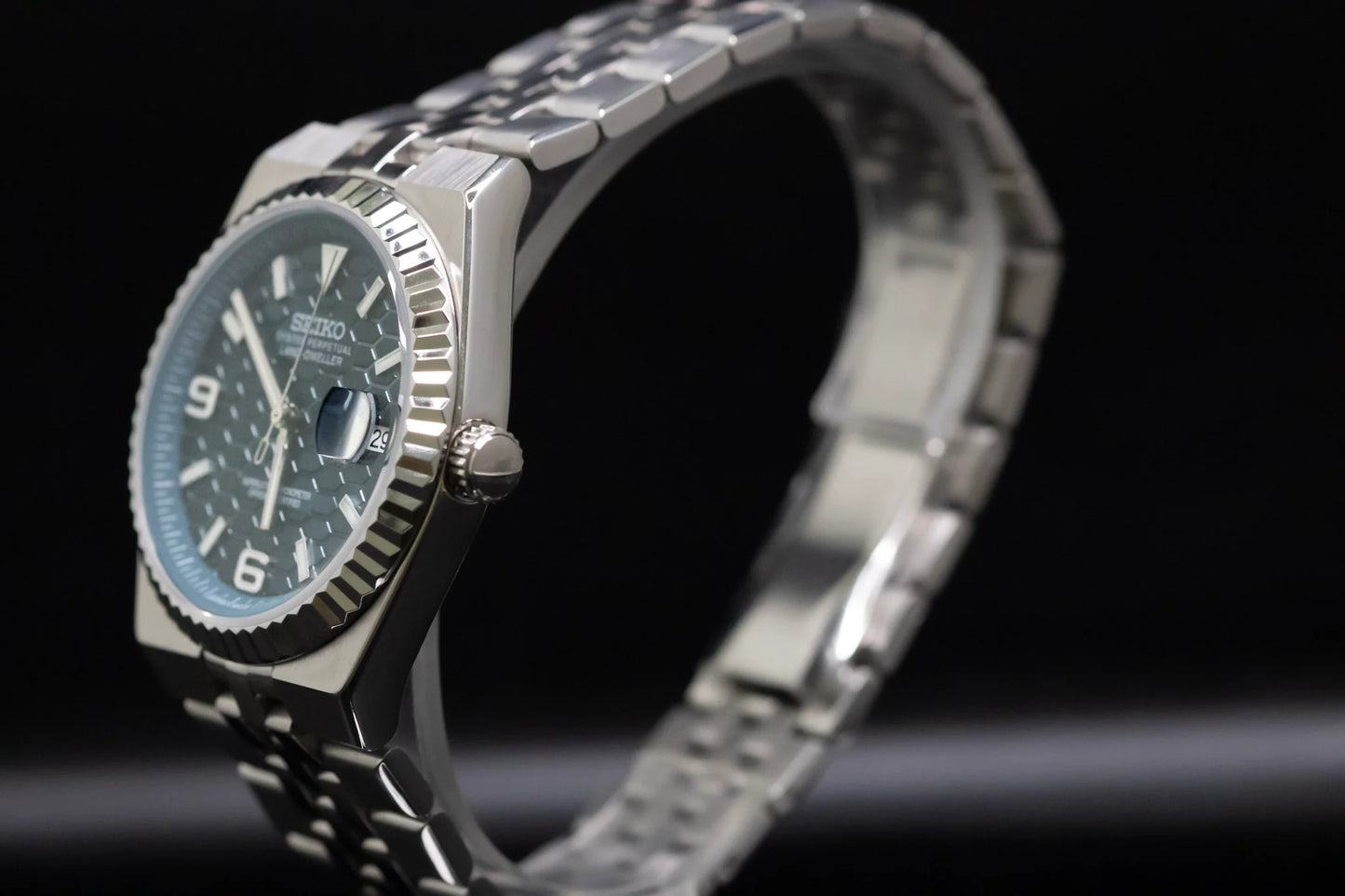 Seiko Land-Dweller Mod ‘Navy Blue Honeycomb Dial’ 39mm