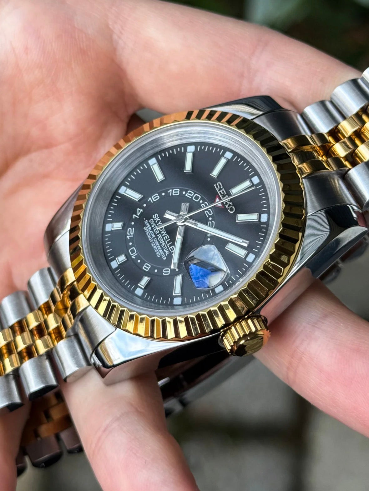 Seiko Sky- Dweller Mod ‘Gold Two-tone/ Black Dial’ 40 (Jubilee)