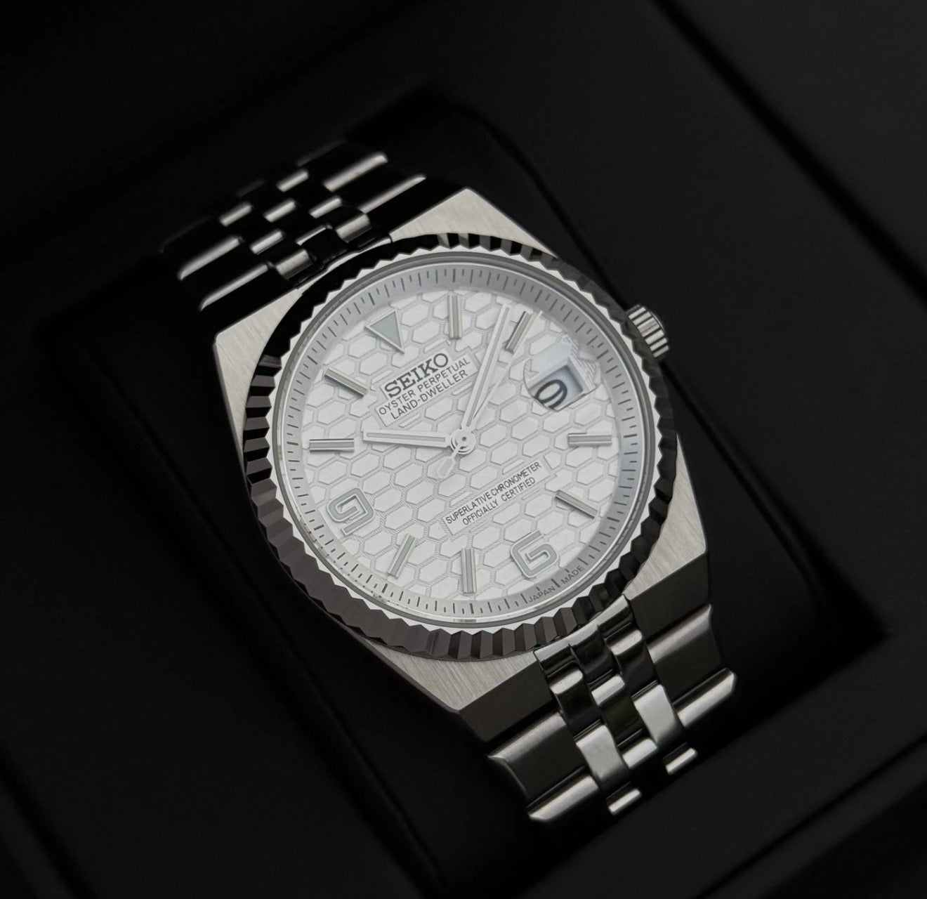 Seiko Land-dweller mod ‘Silver Honeycomb Dial’ 39