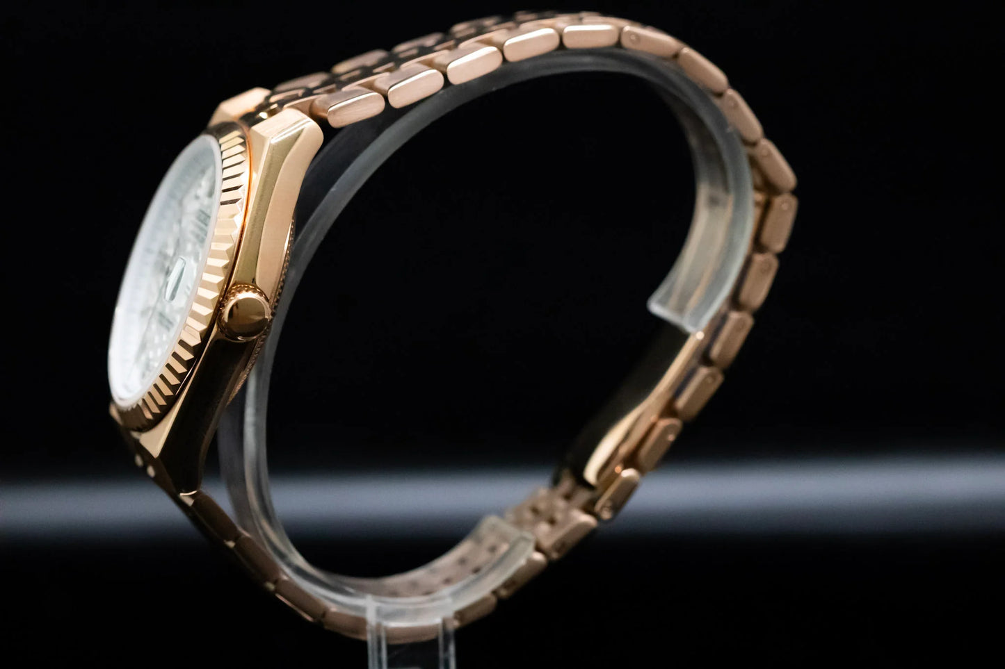 Seiko Land-Dweller Mod ‘Rose Gold/ Honeycomb White Dial’ 39