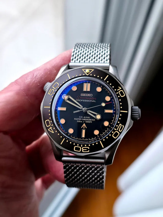 Seiko ‘Red Seamaster’ Mod James Bond Milanese Steel Strap 42