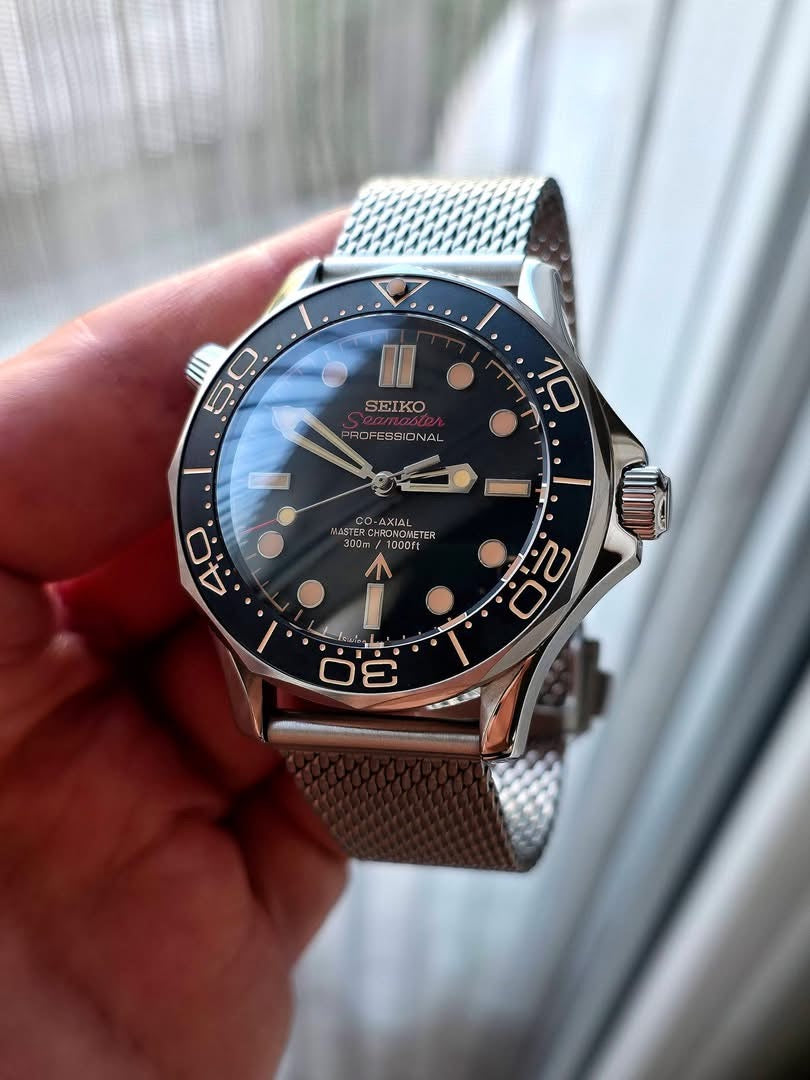 Seiko ‘Red Seamaster’ Mod James Bond Milanese Steel Strap 42