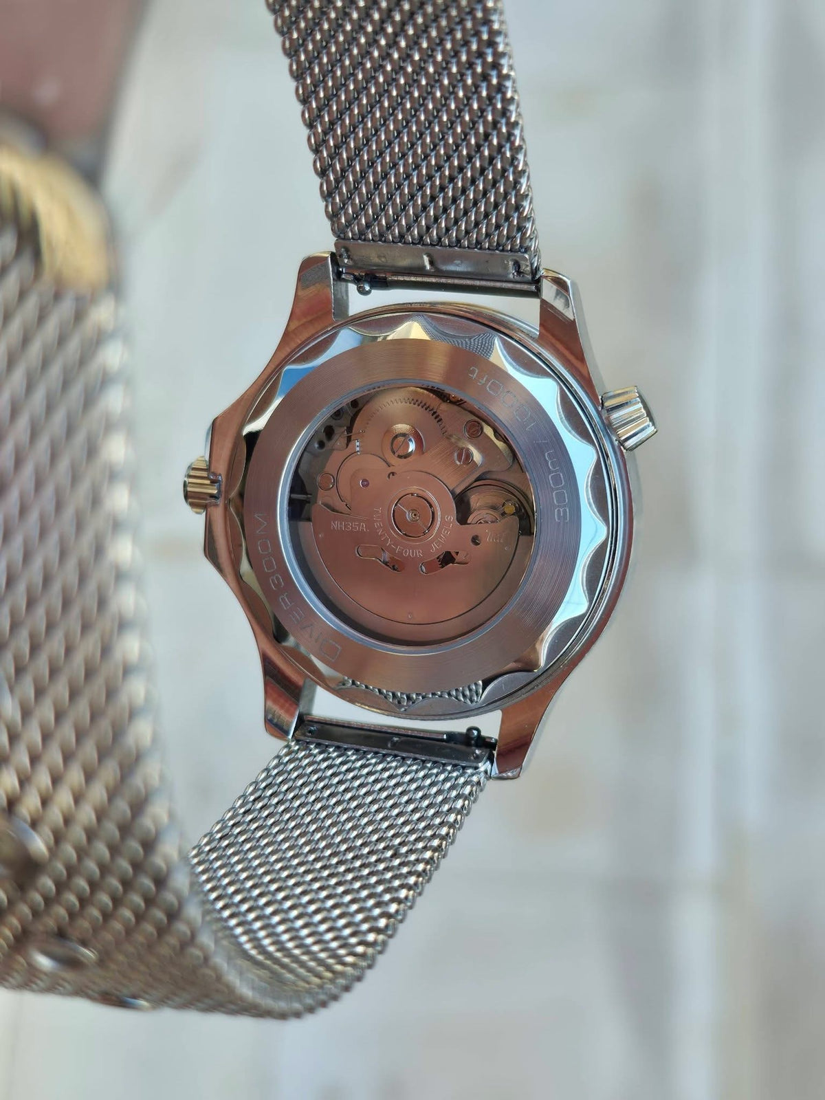 Seiko ‘Red Seamaster’ Mod James Bond Milanese Steel Strap 42